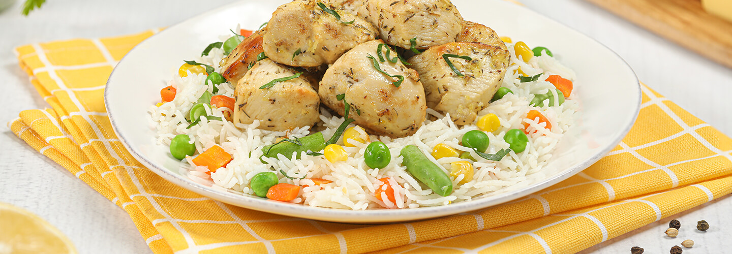 Lemon yogurt chicken breast cubes with vegetable rice